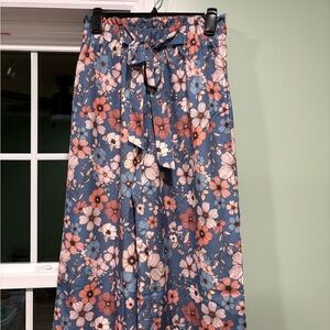 Chic Floral Pants in Blue and Pink